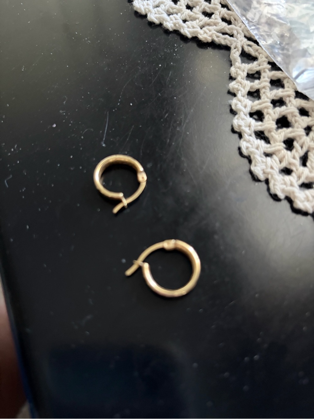 14 kt Gold Hoop Hinge Earrings - Classic Everyday Hoops - Picture 4 of 4